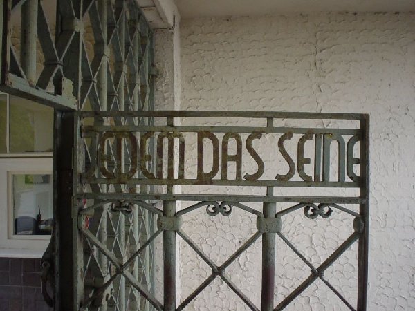 Gate_KZ_Buchenwald.jpg
