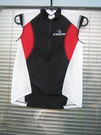 Wh-bl-red_vest.jpg