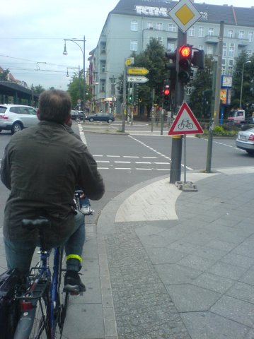 x_915035eb.jpg