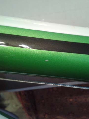 одна мелкая 2 мм длиной на верхней трубе рамы.jpg